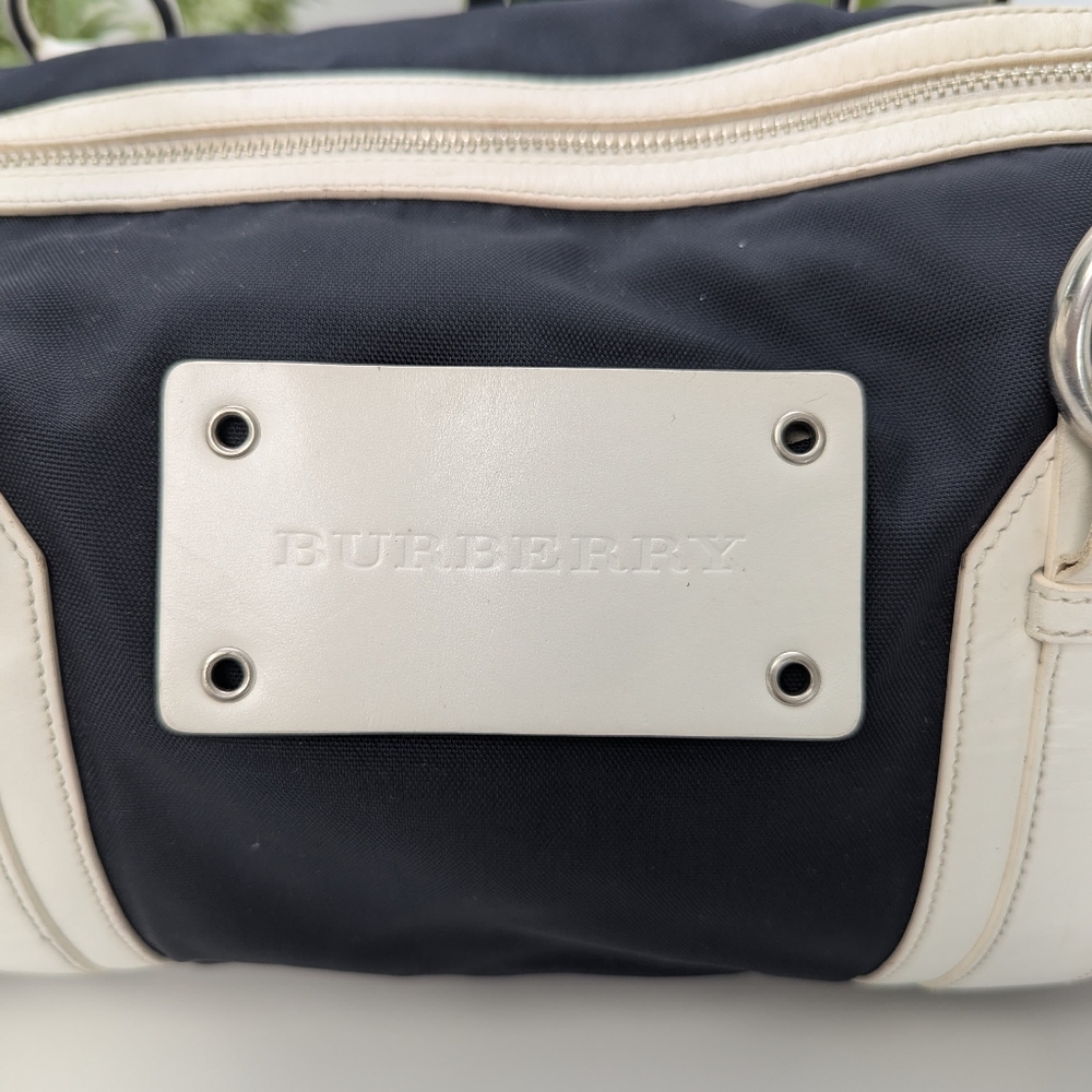 🌹 Burberry Black Bag with Classic Check Interior - Picture 13 of 13